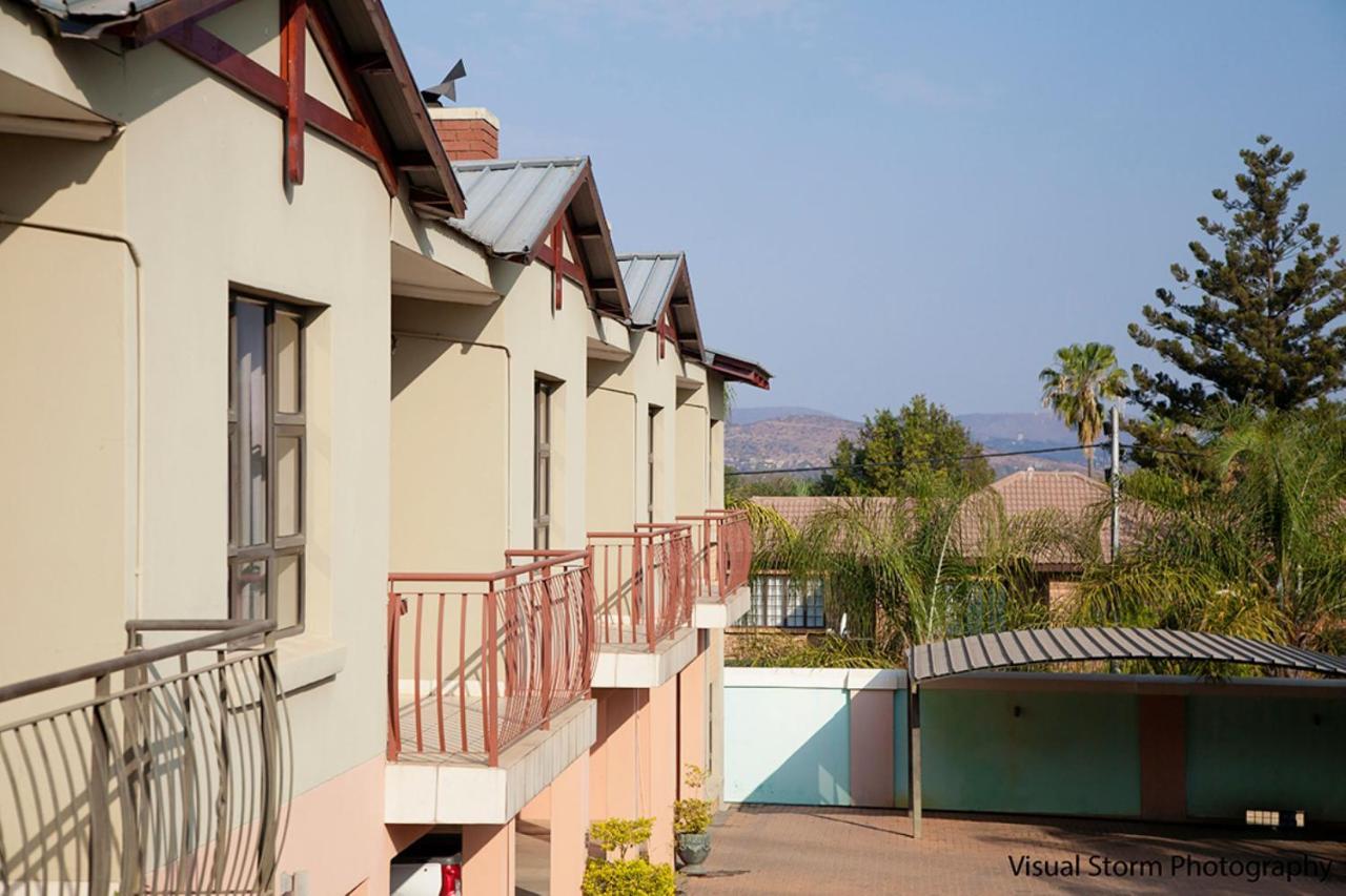 Palm Valley Inn And Day Spa Хартбиспурт Экстерьер фото